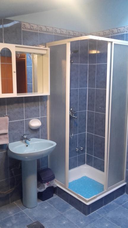 Corry 1 Apartment ราฟนี ภายนอก รูปภาพ